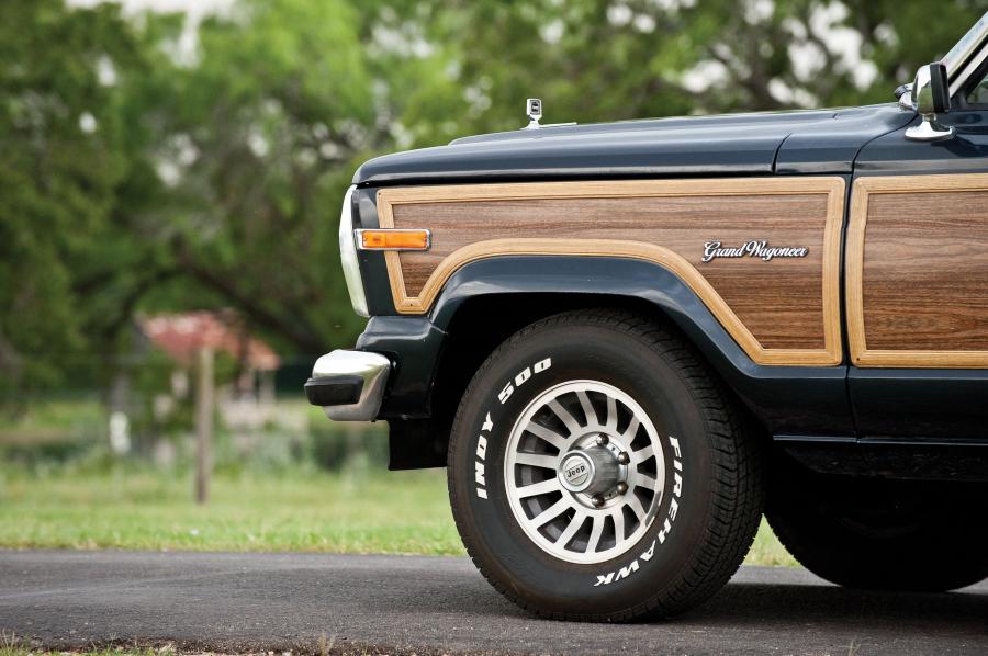  Jeep Grand Wagoneer 1990 года  (фото 7 из 21)